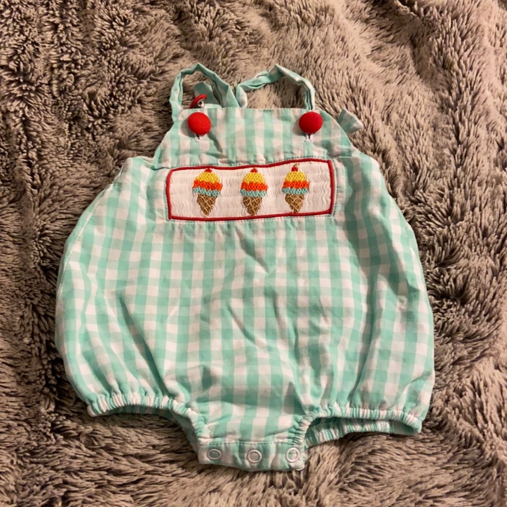 Smocked bubble